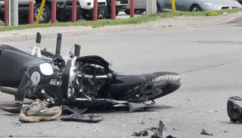 Incidente nel cilento, 52enne finisce in ospedale dopo che a bordo della sua moto si è scontrato con un’auto