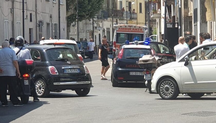 Lite in strada tra fratelli, un ferito e un arresto