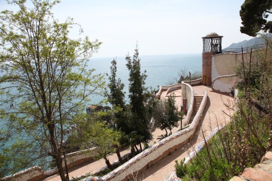 Vietri sul Mare, commerciante minacciato in Villa comunale: concittadini al fianco di Michele Striamo