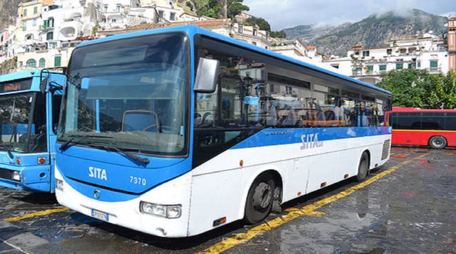 Affollamento ad Amalfi per i bus, i sindacati chiedono l’intervento del prefetto