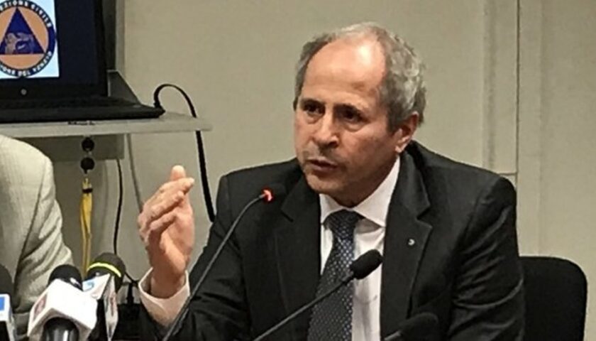 Covid, il professor Crisanti: “A febbraio c’erano due cosa da fare, isolare la Lombardia e mettere in sicurezza il resto d’Italia”