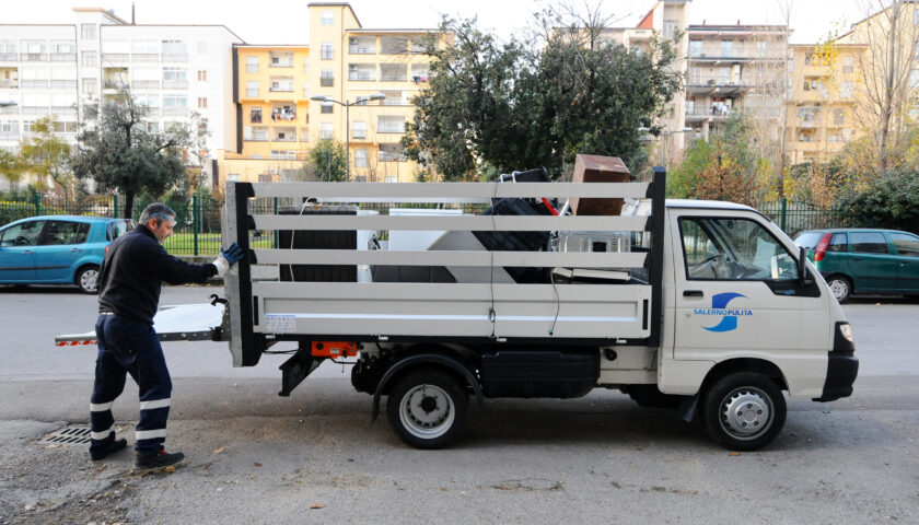 Ritiro ingombranti a Salerno, numero verde non attivo