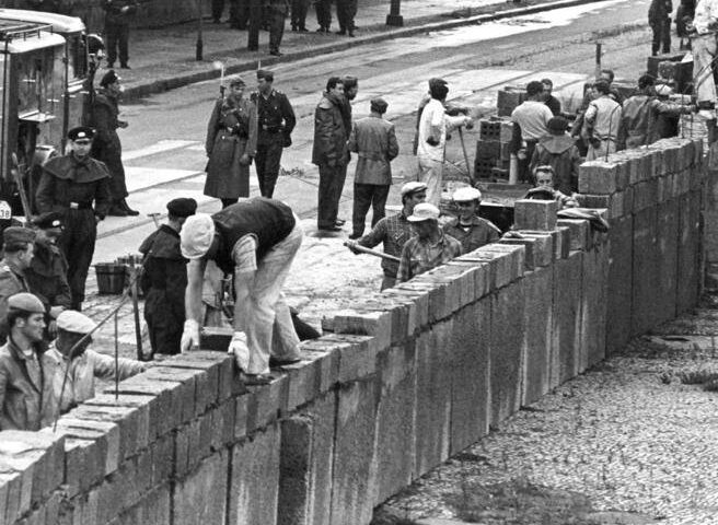 Accadde oggi: il 13 giugno del 1961 inizia la costruzione del Muro della Vergogna, resterà a Berlino per 28 anni