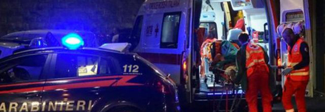 Salerno, danneggia auto e viene inseguito dai carabinieri: si lancia nel vuoto e finisce in coma