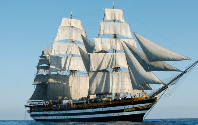 A Capo Palinuro arriva la nave scuola Amerigo Vespucci