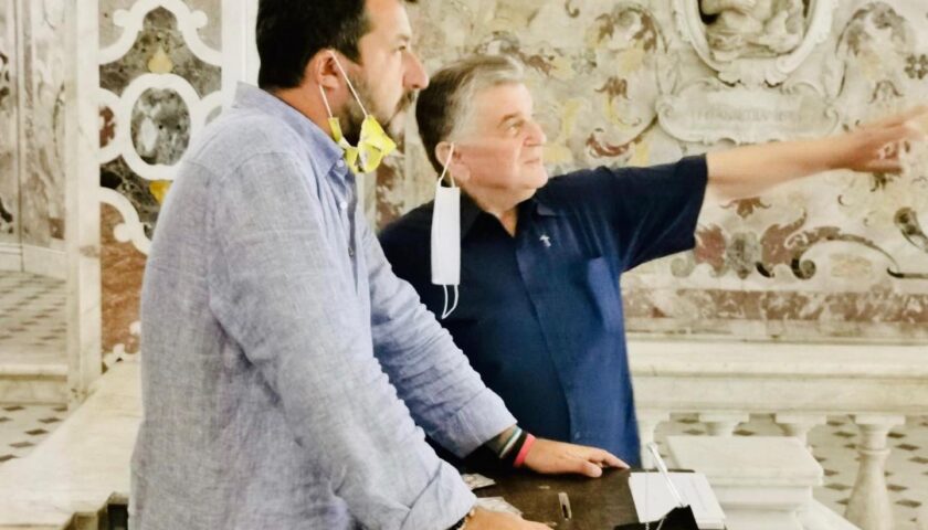 Salvini a Salerno sulla tomba di San Matteo: “Sono nella mia cattedrale”