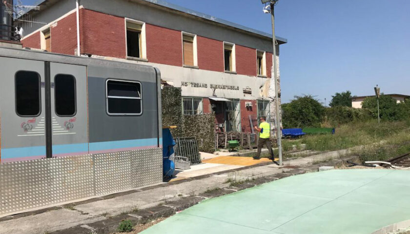 Cementati i binari della stazione ferroviaria a Montesano sulla Marcellana