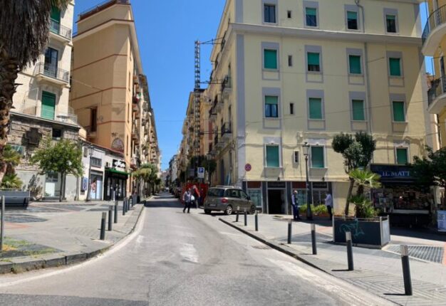 Lavori al collettore fognario, divieto di sosta e di fermata in via Francesco Paolo Volpe a Salerno