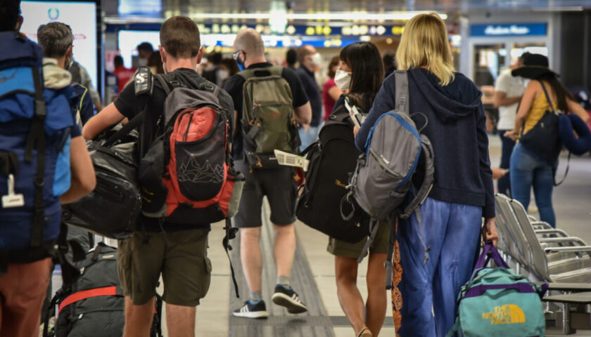 Campania, schedati tutti i passeggeri in arrivo a Capodichino dall’estero