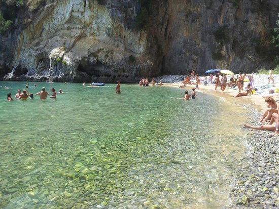 Palinuro, blitz al Buondormire: sequestro e demolizioni sulla spiaggia