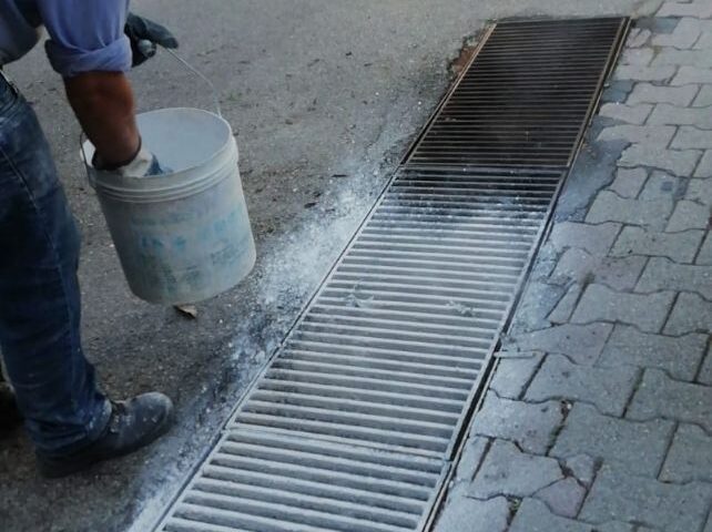 Giffoni, iniziata la pulizia delle caditoie e delle griglie stradali