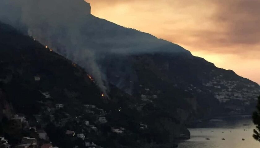 CAUSA INCENDIO, SENSO UNICO ALTERNATO SULLA STRADA STATALE 163 A POSITANO