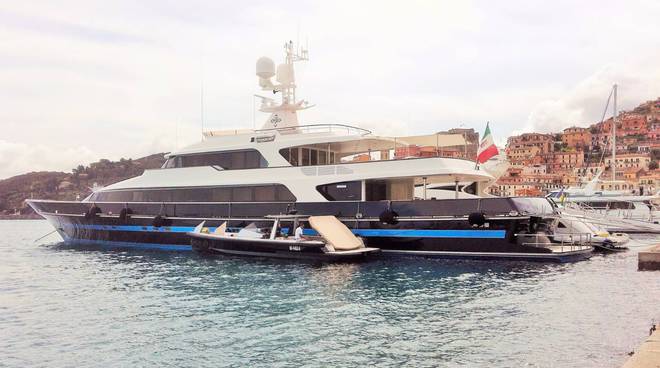 A Palinuro arriva anche il T.M. One, il mega Yacht dello stilista Valentino