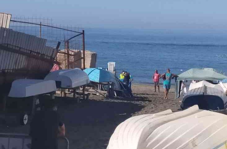 Choc a mare in via Leucosia a Salerno, cadavere di un uomo in acqua