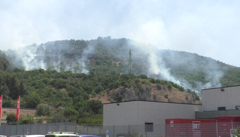 Vasto incendio tra Atena Lucana e Sala Consilina