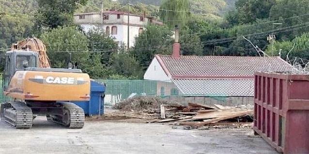 Cava de’ Tirreni, abbattuto il vecchio ristorante il Riccio