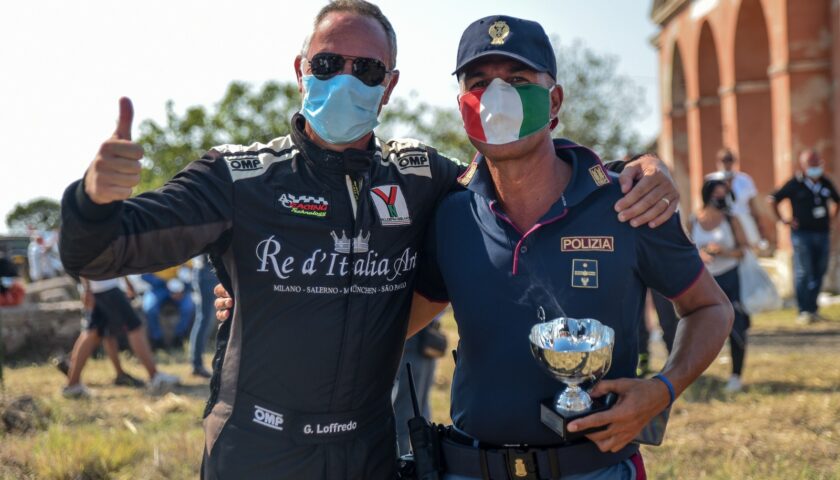 Aci Salerno protagonista della scena sportiva grazie ai suoi piloti: Giovanni Loffredo trionfa e dona la coppa alla Polstrada di Sassari