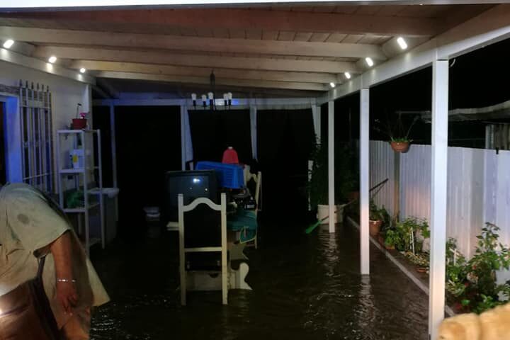 A Pagani esonda il torrente Solofrana: famiglie evacuate in via Mannara