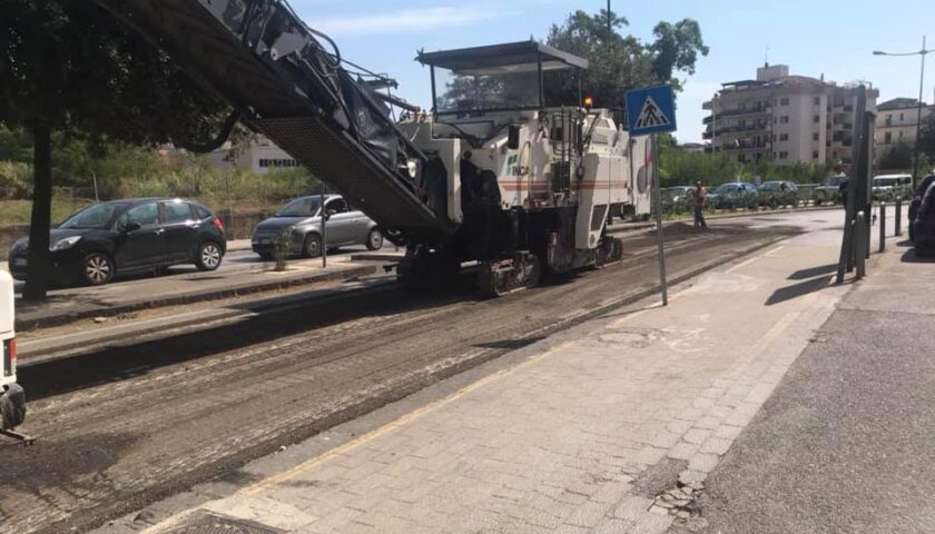 Battipaglia – procedono i lavori per il rifacimento della pavimentazione stradale