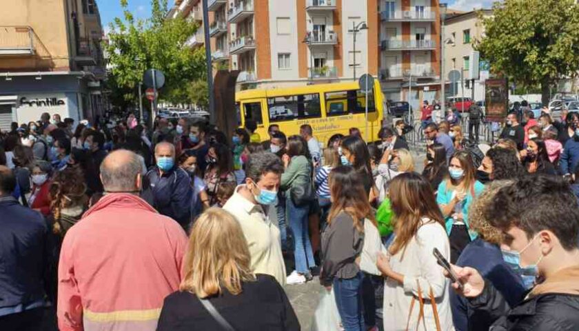 Cava de’ Tirreni, Italo Cirielli (Fdi): “Assembramenti davanti alla scuole, amministrazione Servalli assente”