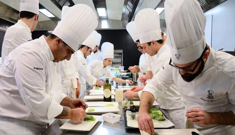 Ordinanza di De Luca, l’associazione degli Chef della Campania: “Falliremo per colpa di pochi irresponsabili, il Governatore ritiri il provvedimento”