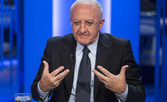 De Luca: “Vaccino secondo il Pil? Barbarie della Moratti”