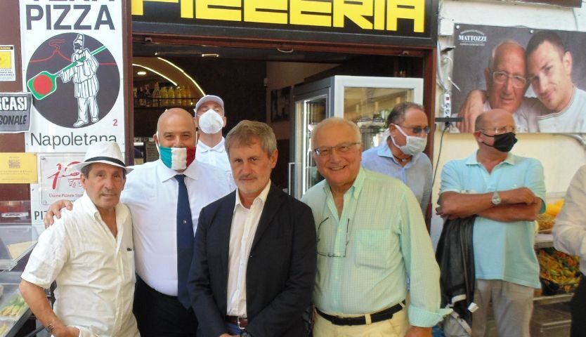 Gianni Alemanno a Napoli tra pizze, incontri e iniziative per Stefano Caldoro