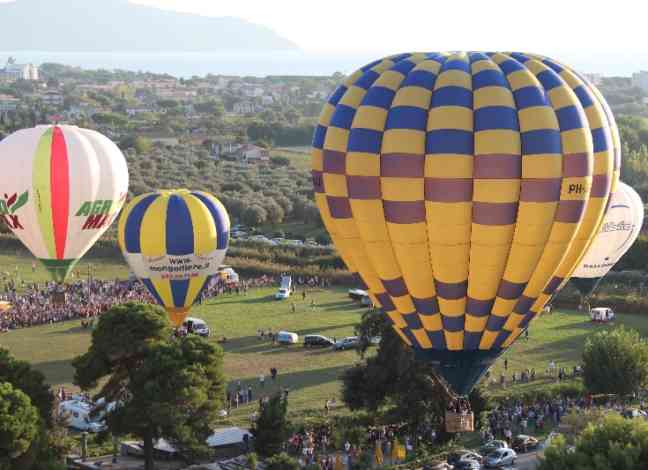 Nel cielo di Capaccio/Paestum il festival delle mongolfiere