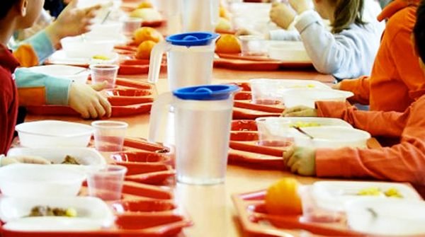 Roccapiemonte, alluminio nei pasti della mensa scolastica: servizio sospeso