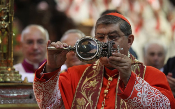 Alle 10 si scioglie il sangue in Cattedrale a Napoli, il miracolo di San Gennaro