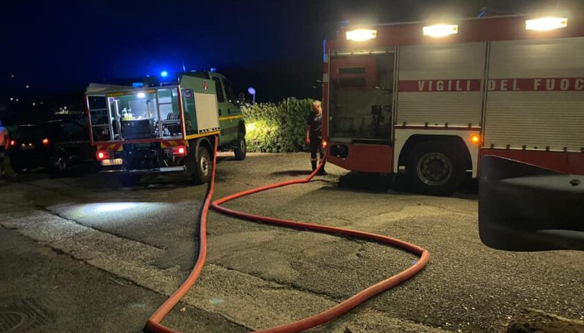 SPENTI ALCUNI ROGHI A PELLEZZANO. FONDAMENTALE IL SUPPORTO LOGISTICO DI VASCHE REALIZZATE SUL TERRITORIO PER LA FORNITURA DI ACQUA