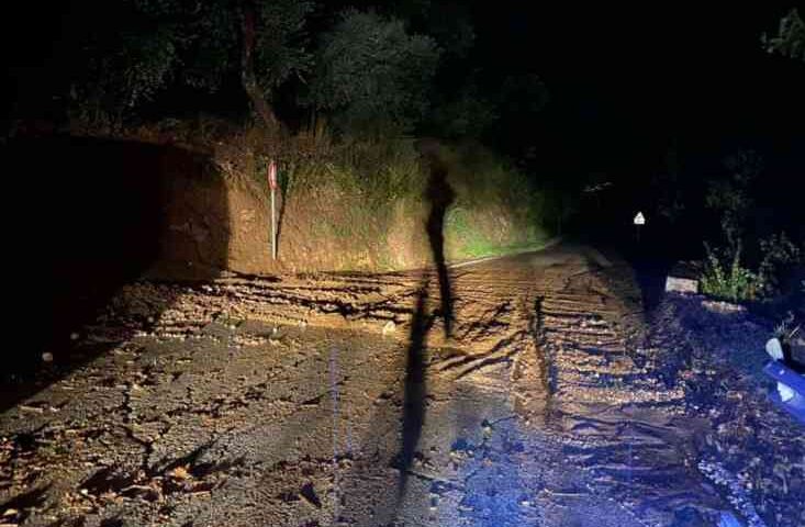 Salvitelle, smottamento e strada bloccata