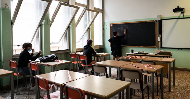 Scuola, la Dad non decolla. I sindacati protestano: “Docenti da assumere”