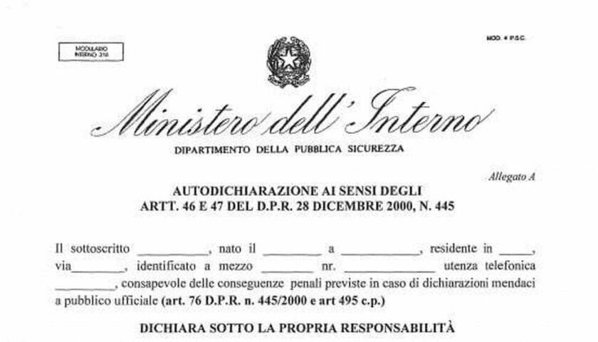 Ultimo giorno di libera circolazione in Campania, poi torna l’autocertificazione. Domani scatta il coprifuoco