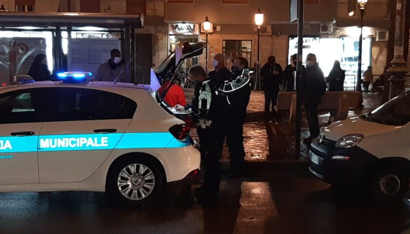 Multato locale in via Roma, il titolare rifiuta di firmare: rischia 30 giorni di chiusura