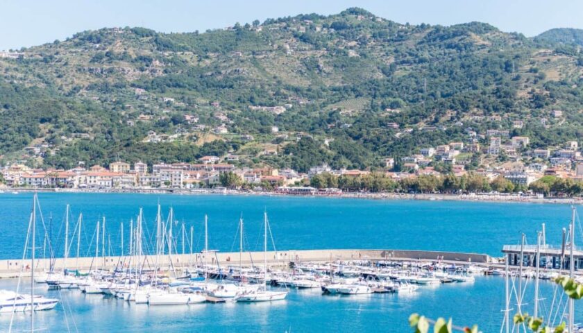 Da Sapri a Capri, attraversando l’Area Marina Protetta Santa Maria di Castellabate in barca elettrica