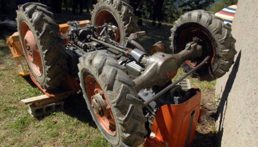 Schiacciato dal trattore, a Contursi Terme muore un 80enne