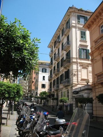 Salerno, anziana scippata in via Diaz della catenina