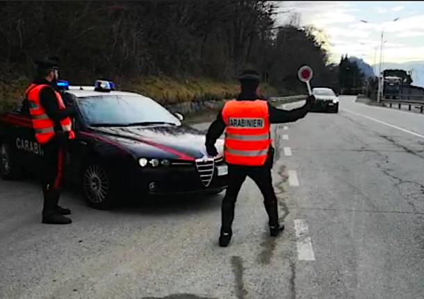 Tenta di corrompere i carabinieri al posto di blocco, alla sbarra 39enne nocerino