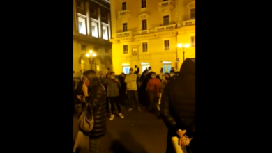 Covid, gli operatori tornano in piazza stasera a Salerno