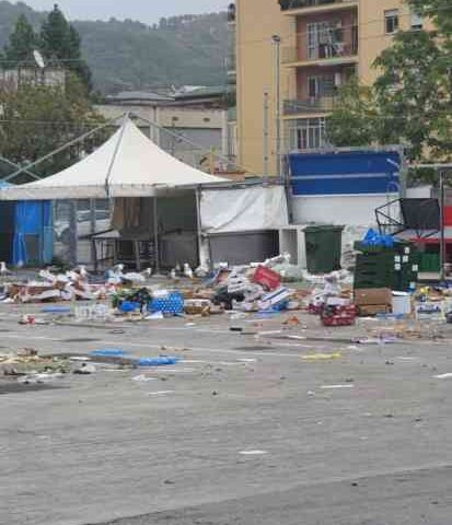 L’accusa della Cgil: “Mercatali a Salerno senza regole sul conferimento rifiuti”