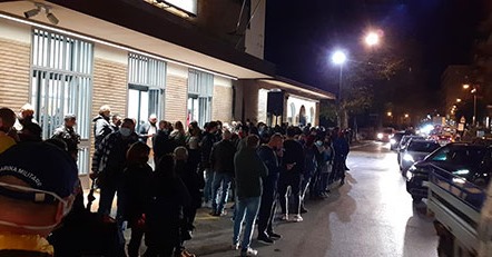 Cava de’ Tirreni, commercianti in strada contro il nuovo Dpcm: blocchi e caos