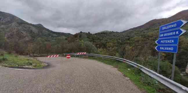 Cede manto stradale, chiusa la provinciale a Ricigliano