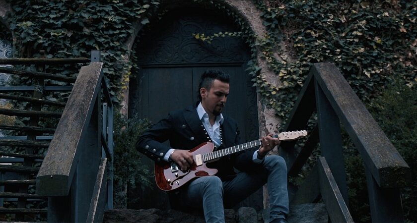 Old Walls è il titolo del nuovo video di Francesco Montanile avellinese residente a Bolzano