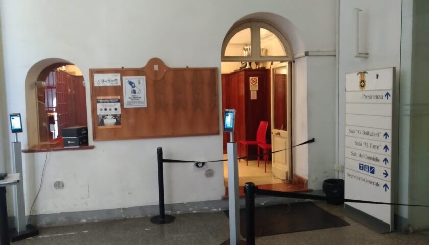 Salerno, colonnine anti-Covid all’ingresso di Palazzo Sant’Agostino e Musei provinciali