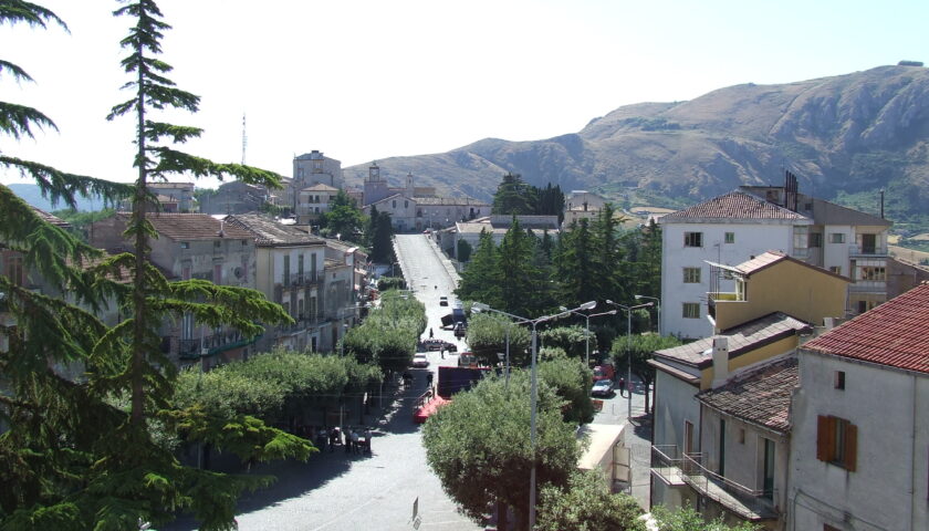 A Caggiano il sindaco chiude il cimitero e sospende il mercato settimanale