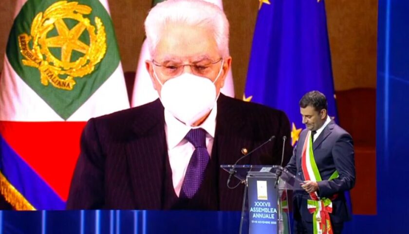 Coronavirus, Mattarella all’Anci: “Porre le basi per una ripartenza”