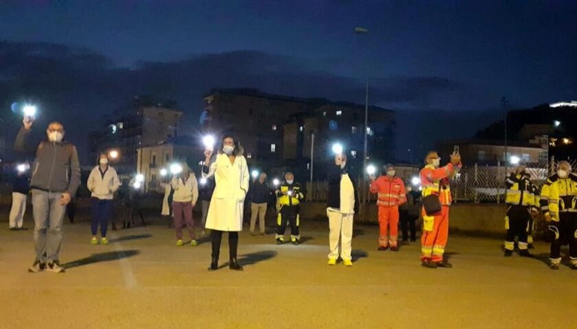 “Difendiamo la sanità”, il flash mob organizzato ha il sostegno dell’ Amministrazione comunale di Nocera Inferiore