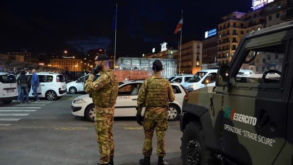 Napoli, ferisce al volto connazionale: bloccato da un militare dell’esercito della caserma di Persano che lo fa arrestare