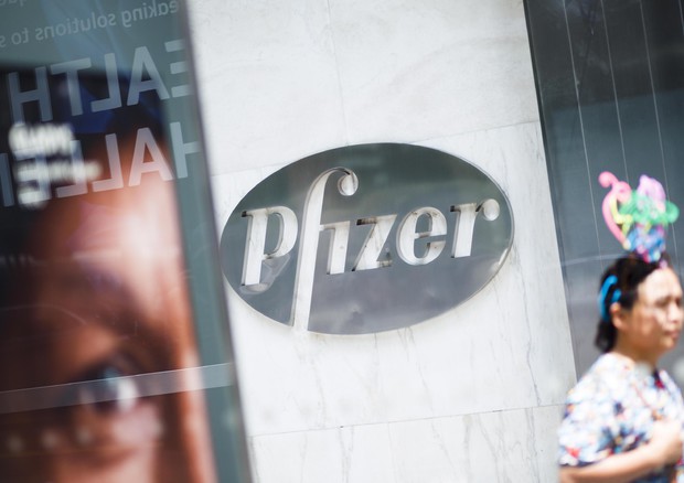 Covid, vaccino Pfizer in Campania subito per sanitari e ospiti di Rsa